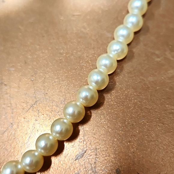 Rich Looking 24" Strand of Pearls - Picture 3 of 4